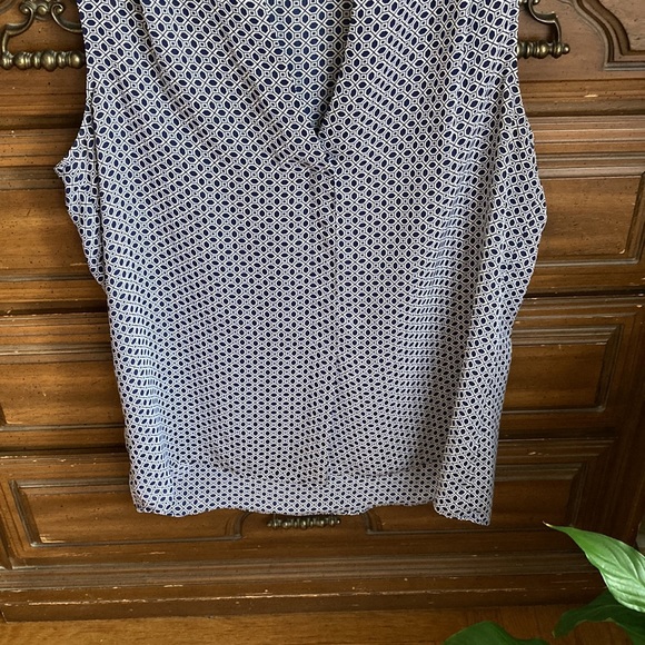 Laundry by Shelli Segal Sleeveless Blouse size Medium - Picture 4 of 5